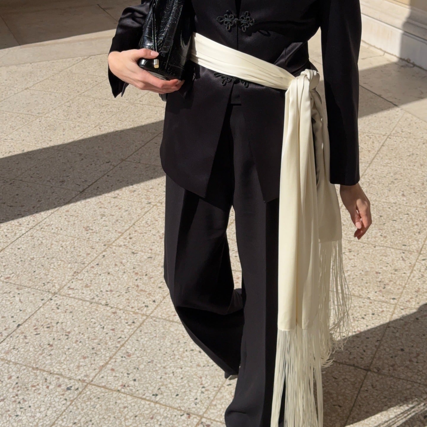 Isabelle ceinture foulard satin à franges et pompons