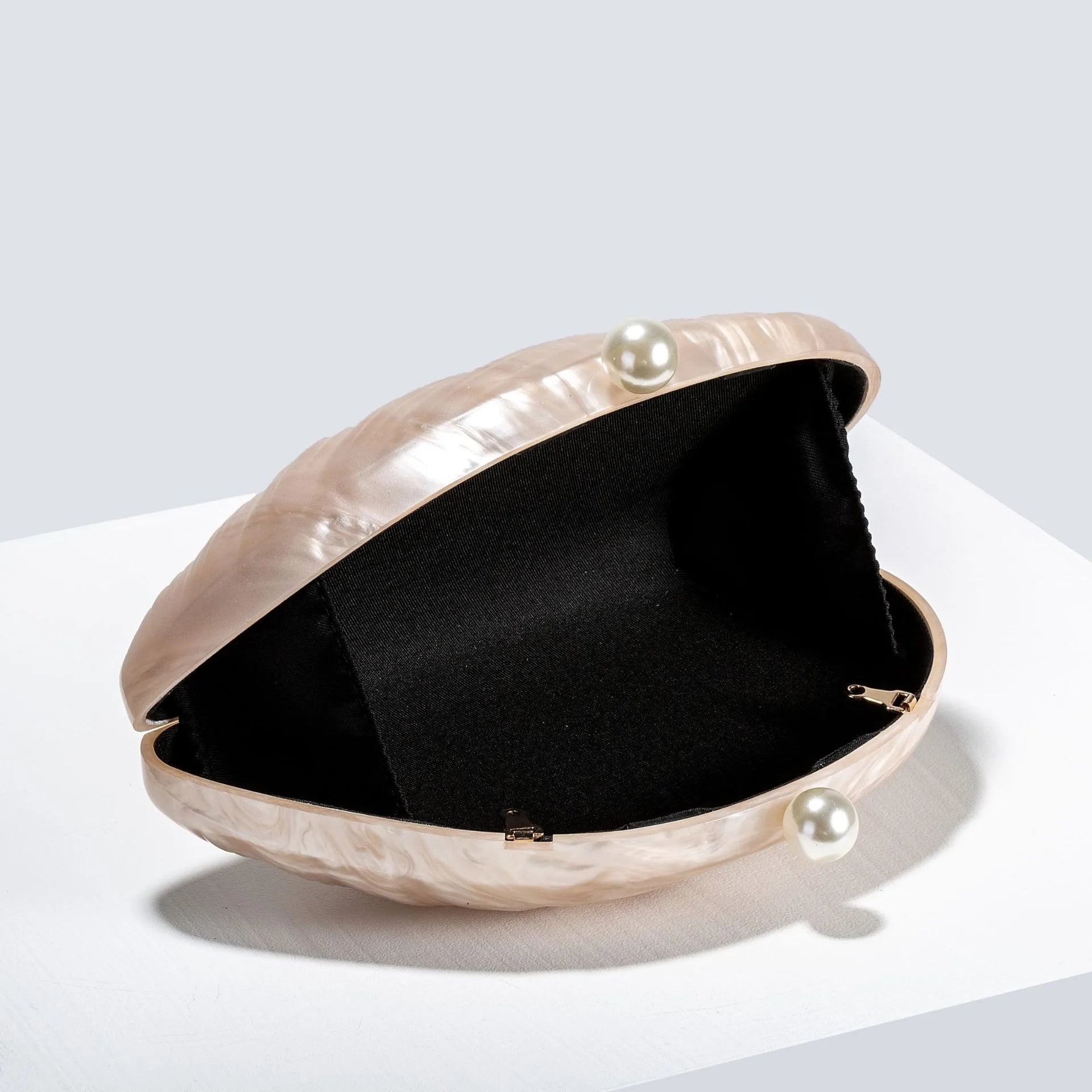 SOERA Valentina Shell-Shaped Clutch Purse - Handbags - White