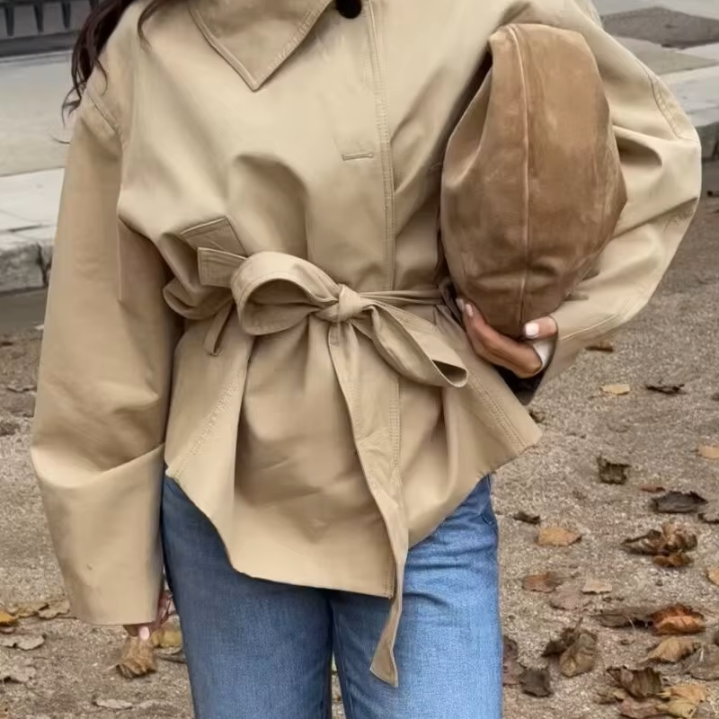 Manteau trench Julie asymétrique et ceinturé