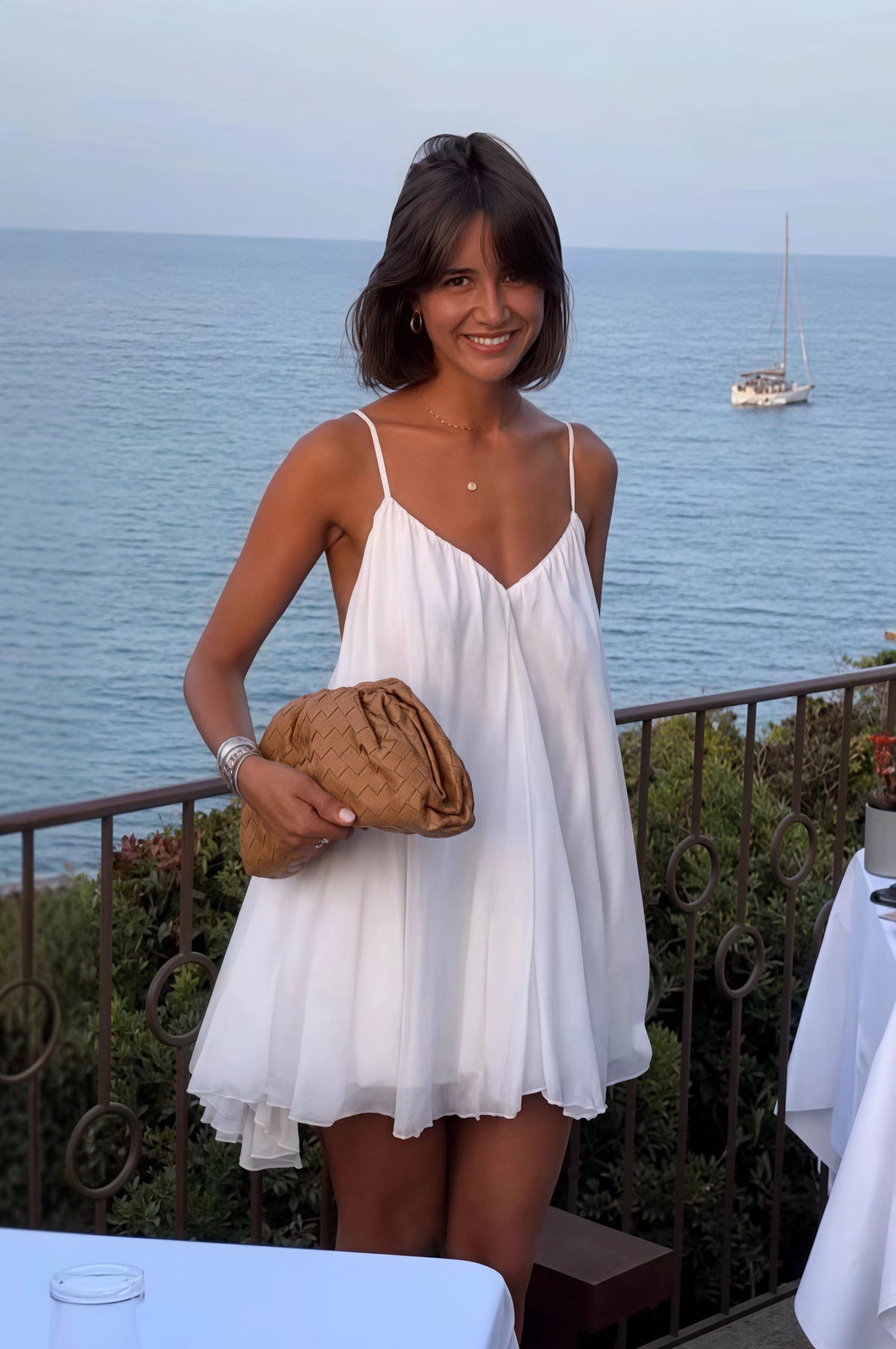 Robe courte fluide à bretelles spaghetti Lavinia