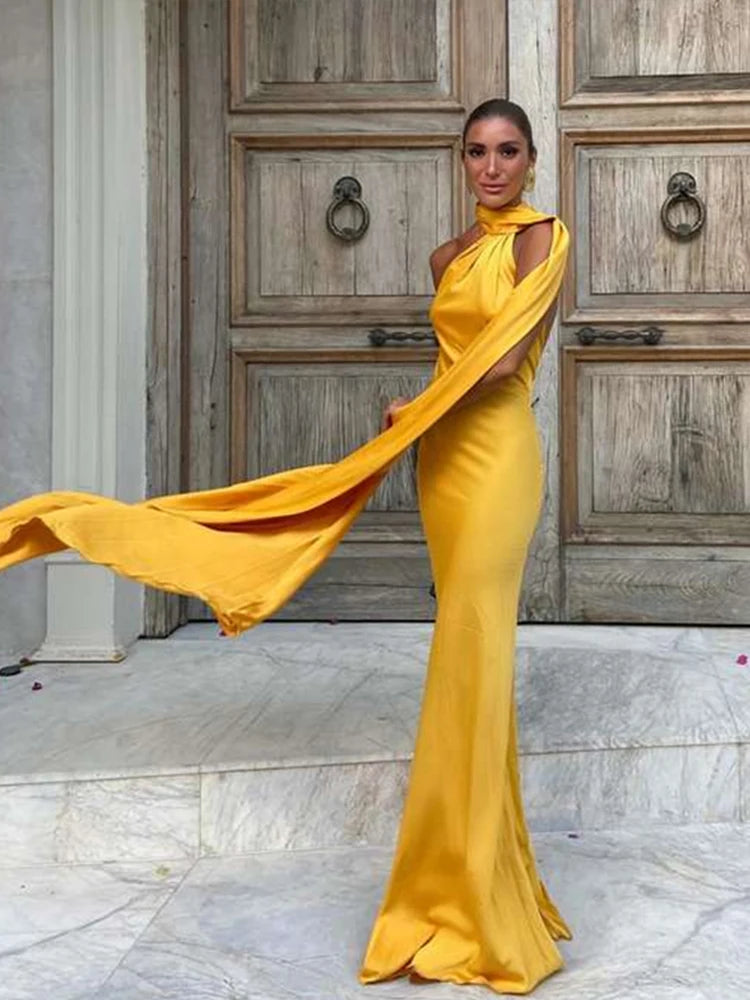 Robe Yanna en satin dos nu à col halter