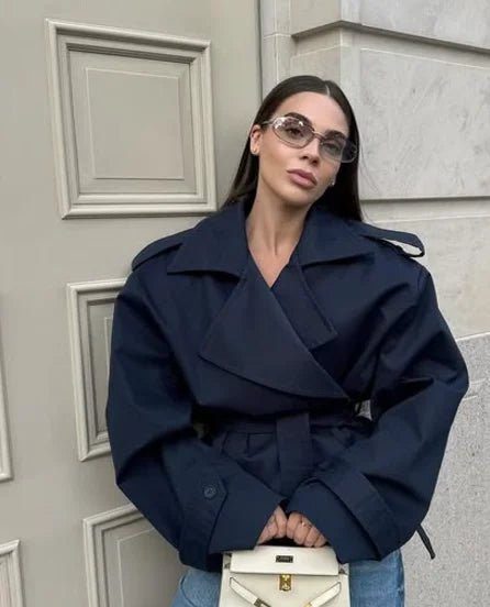 Trench-coat court Hailey