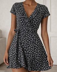 Robe courte Celeste à fleurs, en A, col en V