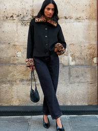 Anne Veste boutonnée à empiècement léopard et bordure fausse fourrure