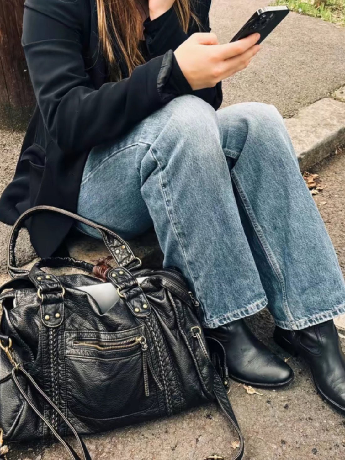 Black Shoulder Bag for Women in High - Quality Vegan Leather, Stylish & Versatile Default