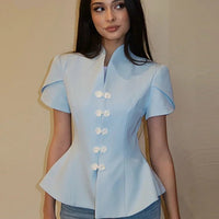 Blouse Bianca à col montant, bouton et nœud
